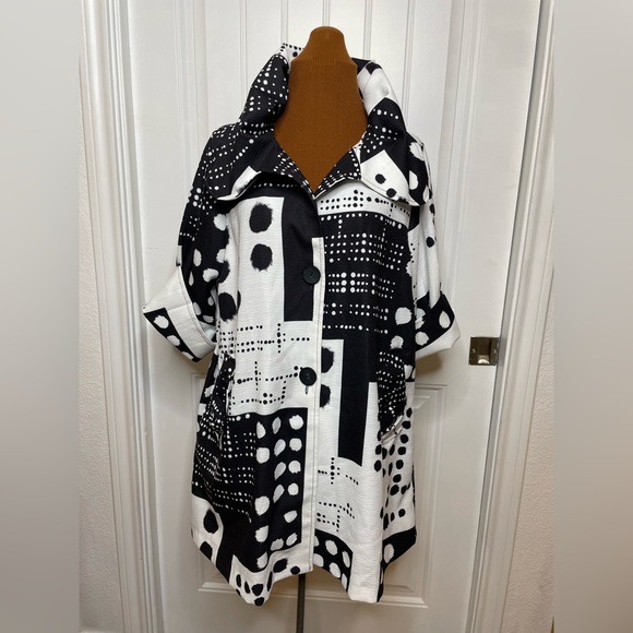 Damee Jackets & Coats Damee Black And White Lightweight Shirt Swing